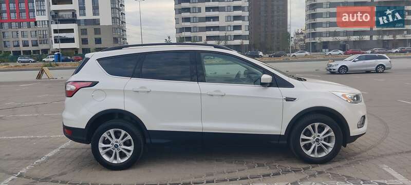 Позашляховик / Кросовер Ford Escape 2017 в Києві