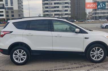 Внедорожник / Кроссовер Ford Escape 2017 в 