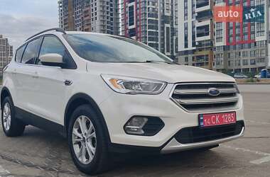 Внедорожник / Кроссовер Ford Escape 2017 в 