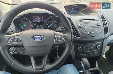Внедорожник / Кроссовер Ford Escape 2016 в 