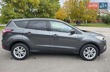 Внедорожник / Кроссовер Ford Escape 2016 в 