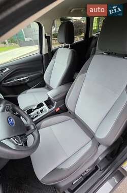 Внедорожник / Кроссовер Ford Escape 2016 в 