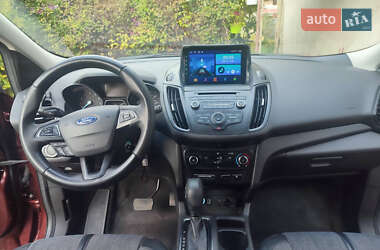 Внедорожник / Кроссовер Ford Escape 2018 в 