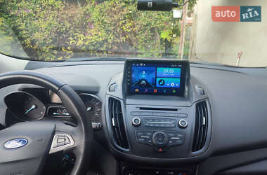 Внедорожник / Кроссовер Ford Escape 2018 в 