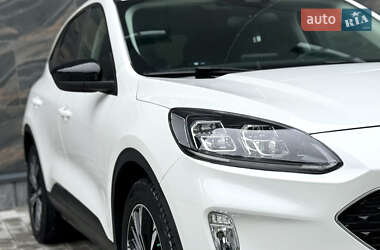 Позашляховик / Кросовер Ford Escape 2022 в 