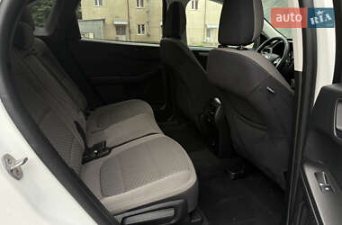 Позашляховик / Кросовер Ford Escape 2022 в 