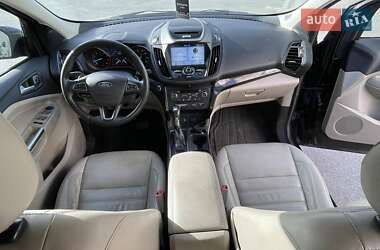 Внедорожник / Кроссовер Ford Escape 2016 в 