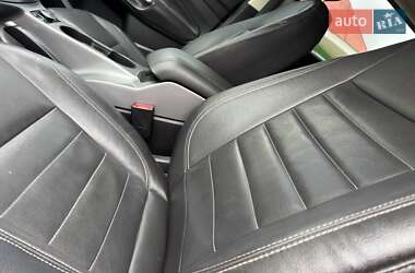 Внедорожник / Кроссовер Ford Escape 2014 в 