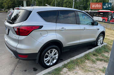 Внедорожник / Кроссовер Ford Escape 2019 в 