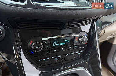 Позашляховик / Кросовер Ford Escape 2013 в 