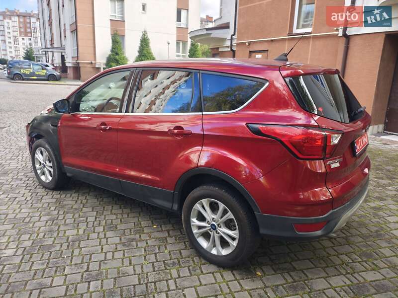 Внедорожник / Кроссовер Ford Escape 2018 в Ивано-Франковске