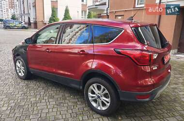 Позашляховик / Кросовер Ford Escape 2018 в 