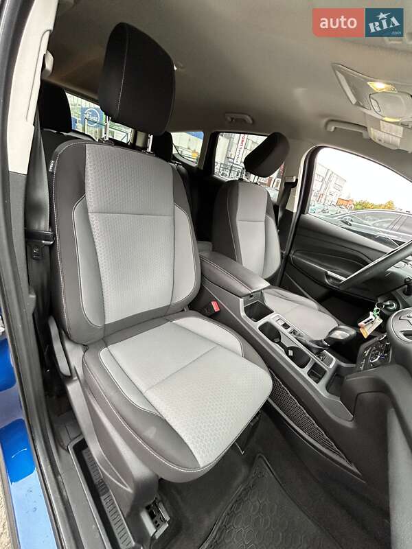 Внедорожник / Кроссовер Ford Escape 2017 в Сумах