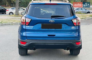 Внедорожник / Кроссовер Ford Escape 2017 в 