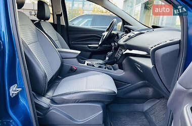 Внедорожник / Кроссовер Ford Escape 2017 в 