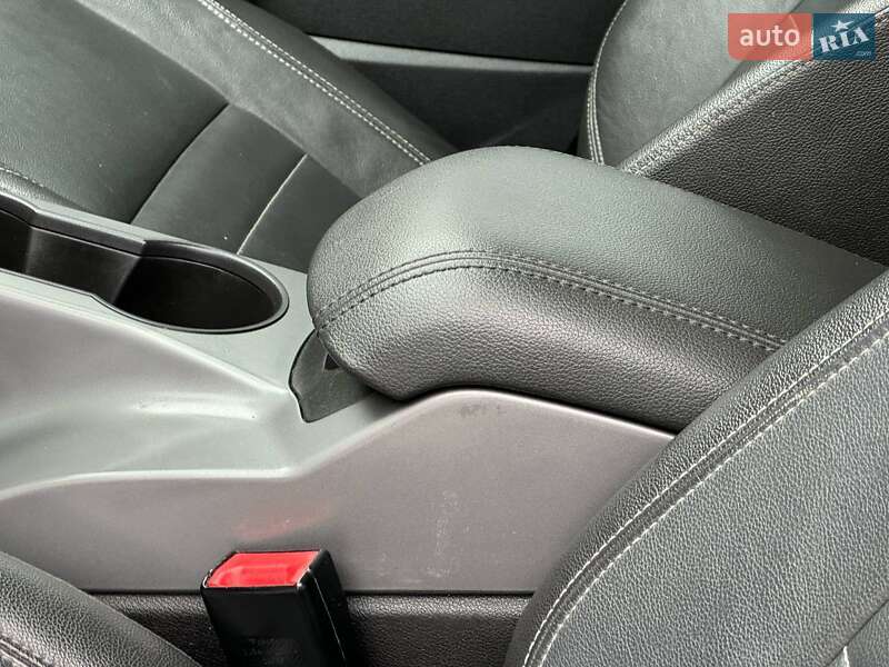 Внедорожник / Кроссовер Ford Escape 2013 в Ахтырке