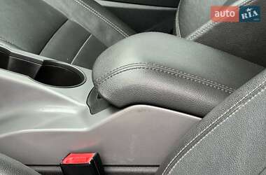 Позашляховик / Кросовер Ford Escape 2013 в 