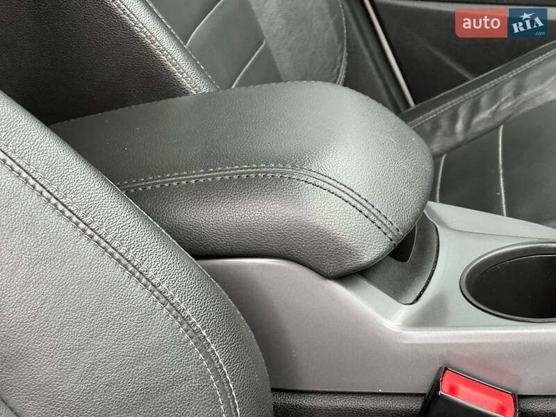 Внедорожник / Кроссовер Ford Escape 2013 в Ахтырке