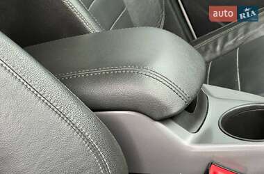 Позашляховик / Кросовер Ford Escape 2013 в 