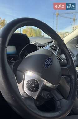 Позашляховик / Кросовер Ford Escape 2014 в 