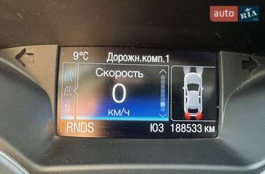 Позашляховик / Кросовер Ford Escape 2014 в 
