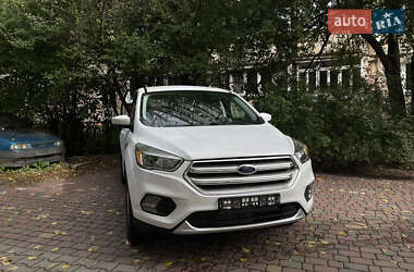 Позашляховик / Кросовер Ford Escape 2016 в  фото 2 Позашляховик / Кросовер Ford Escape 2016 в