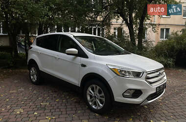 Позашляховик / Кросовер Ford Escape 2016 в  фото 9 Позашляховик / Кросовер Ford Escape 2016 в