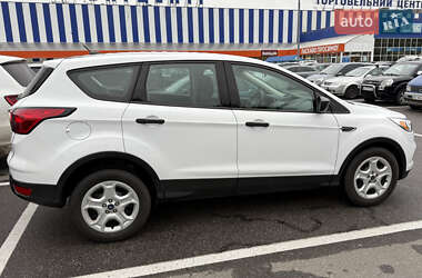 Позашляховик / Кросовер Ford Escape 2019 в  фото 16 Позашляховик / Кросовер Ford Escape 2019 в