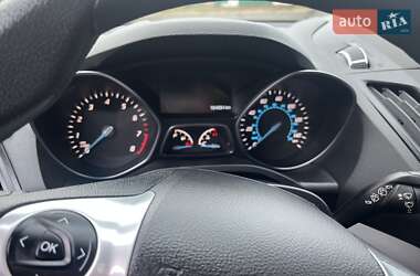 Позашляховик / Кросовер Ford Escape 2015 в 