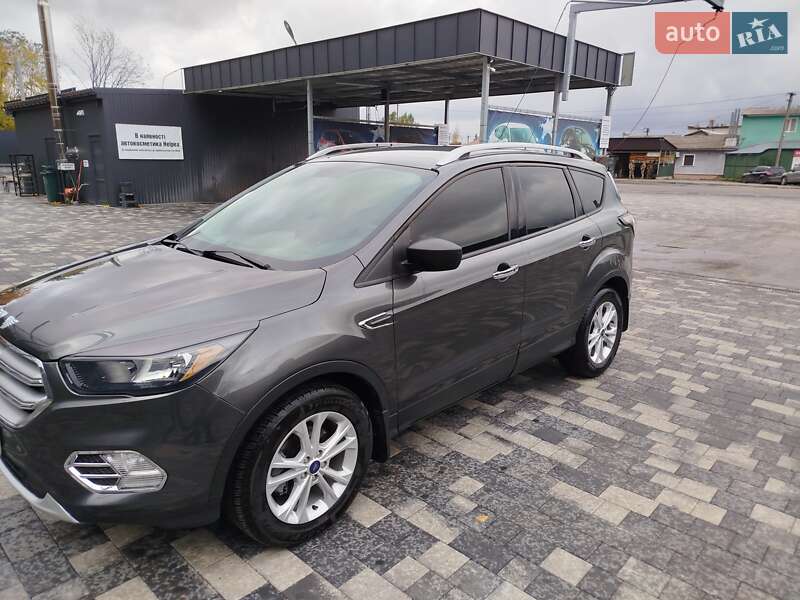 Внедорожник / Кроссовер Ford Escape 2018 в 