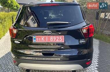 Внедорожник / Кроссовер Ford Escape 2018 в 
