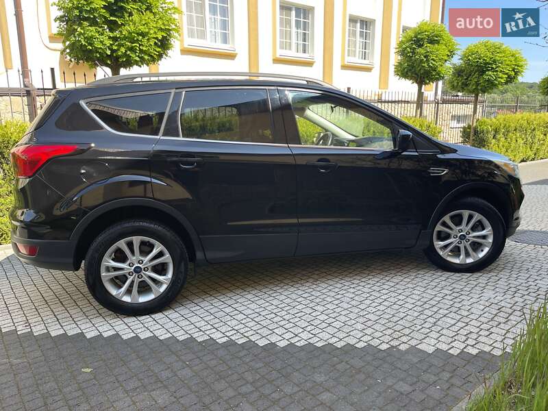 Внедорожник / Кроссовер Ford Escape 2018 в Стрые