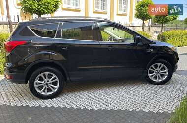 Внедорожник / Кроссовер Ford Escape 2018 в 
