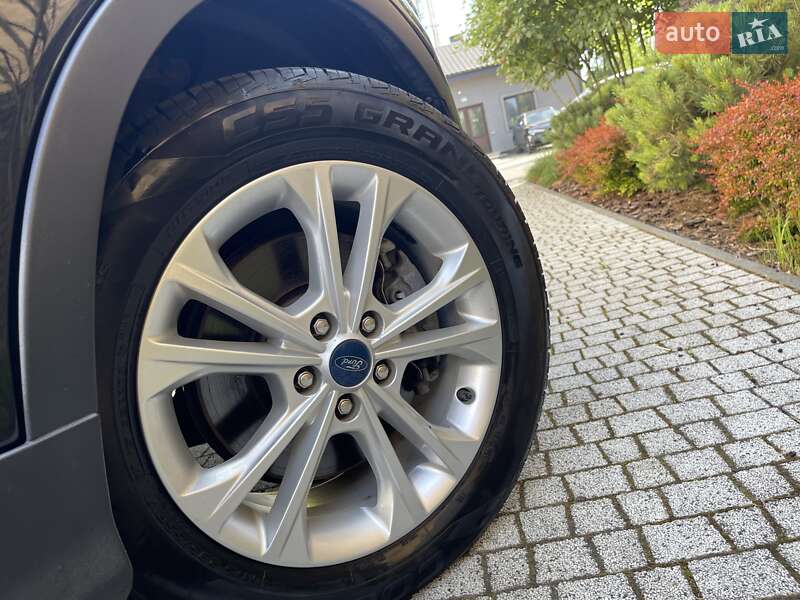 Внедорожник / Кроссовер Ford Escape 2018 в Стрые