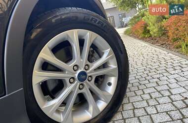 Внедорожник / Кроссовер Ford Escape 2018 в 