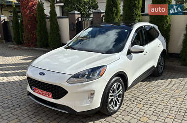 Внедорожник / Кроссовер Ford Escape 2020 в 