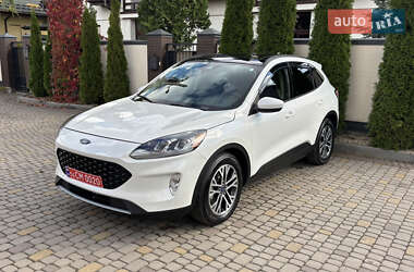 Внедорожник / Кроссовер Ford Escape 2020 в 