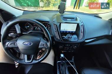 Внедорожник / Кроссовер Ford Escape 2017 в 