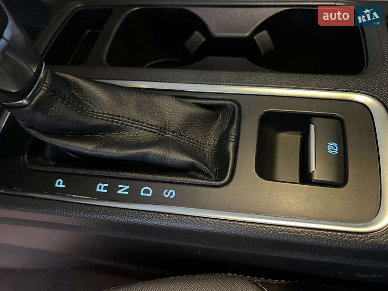 Внедорожник / Кроссовер Ford Escape 2016 в Николаеве