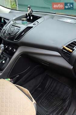Позашляховик / Кросовер Ford Escape 2016 в 
