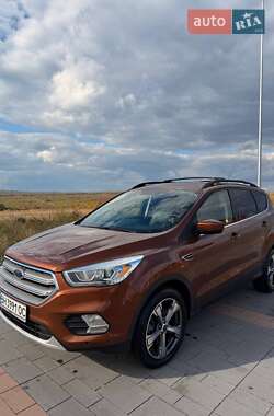 Позашляховик / Кросовер Ford Escape 2016 в 
