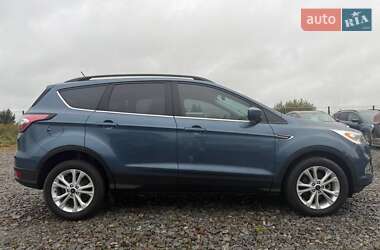 Позашляховик / Кросовер Ford Escape 2018 в 