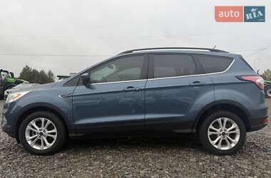 Позашляховик / Кросовер Ford Escape 2018 в 