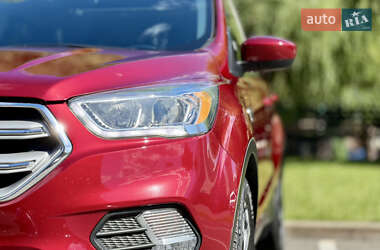 Позашляховик / Кросовер Ford Escape 2018 в 