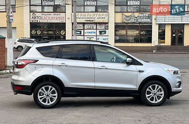 Внедорожник / Кроссовер Ford Escape 2018 в 