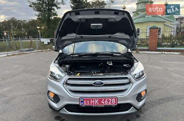 Внедорожник / Кроссовер Ford Escape 2018 в 