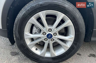 Внедорожник / Кроссовер Ford Escape 2018 в 