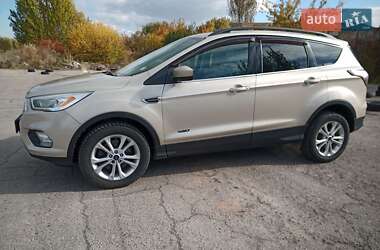 Внедорожник / Кроссовер Ford Escape 2017 в 