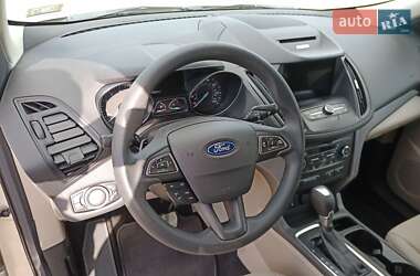Внедорожник / Кроссовер Ford Escape 2017 в 
