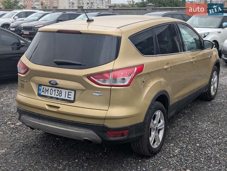 Внедорожник / Кроссовер Ford Escape 2014 в Ровно
